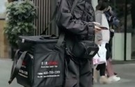 抖音外卖小哥吃哭了,抖音外卖小哥吃哭了视频