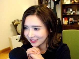 女主播忘关摄像头洗澡,某平台主播忘关摄像头