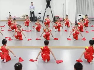 2025年最火舞蹈,2025年最火舞蹈过年舞,10到16岁