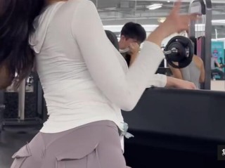 包含女主播直播给粉丝看正能量的词条