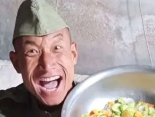 快手吃粑粑奥利给视频(快手奥利给吃屎原版视频)