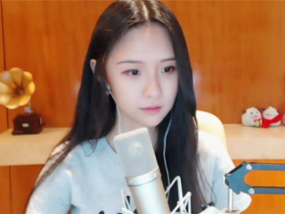 女主播直播时发出无法形容的声音(女主播直播时发出无法形容的声音原片)