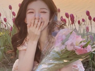 2025最潮最火女生头像(2025最潮最火女生头像图片)