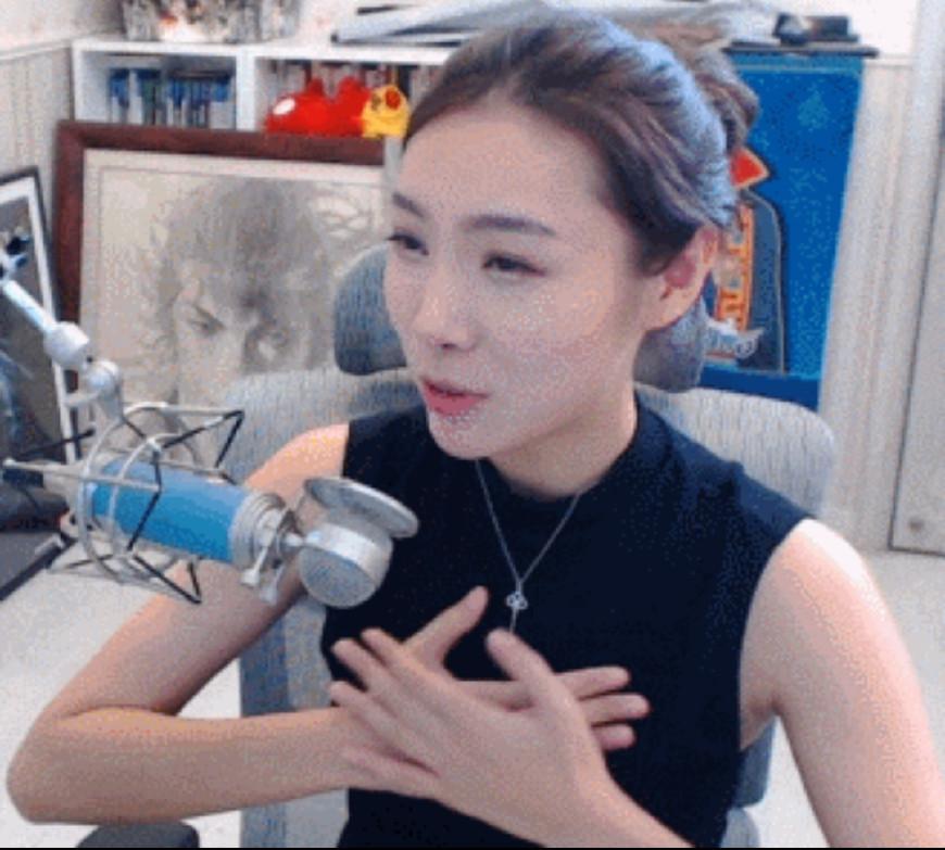 她曾是省状元 读完清华北大却成了游戏主播作文,她曾是省状元读完清华北大却成了游戏主播