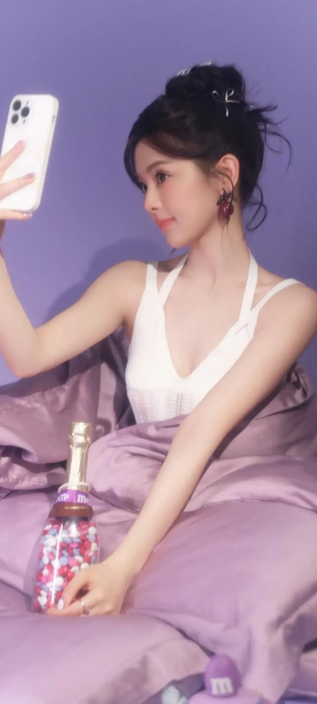关于杨超越自带套AI造梦在线观看的信息