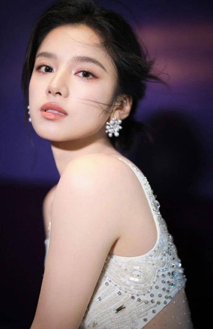 最火女明星排名榜前十名,最火女明星排名2024