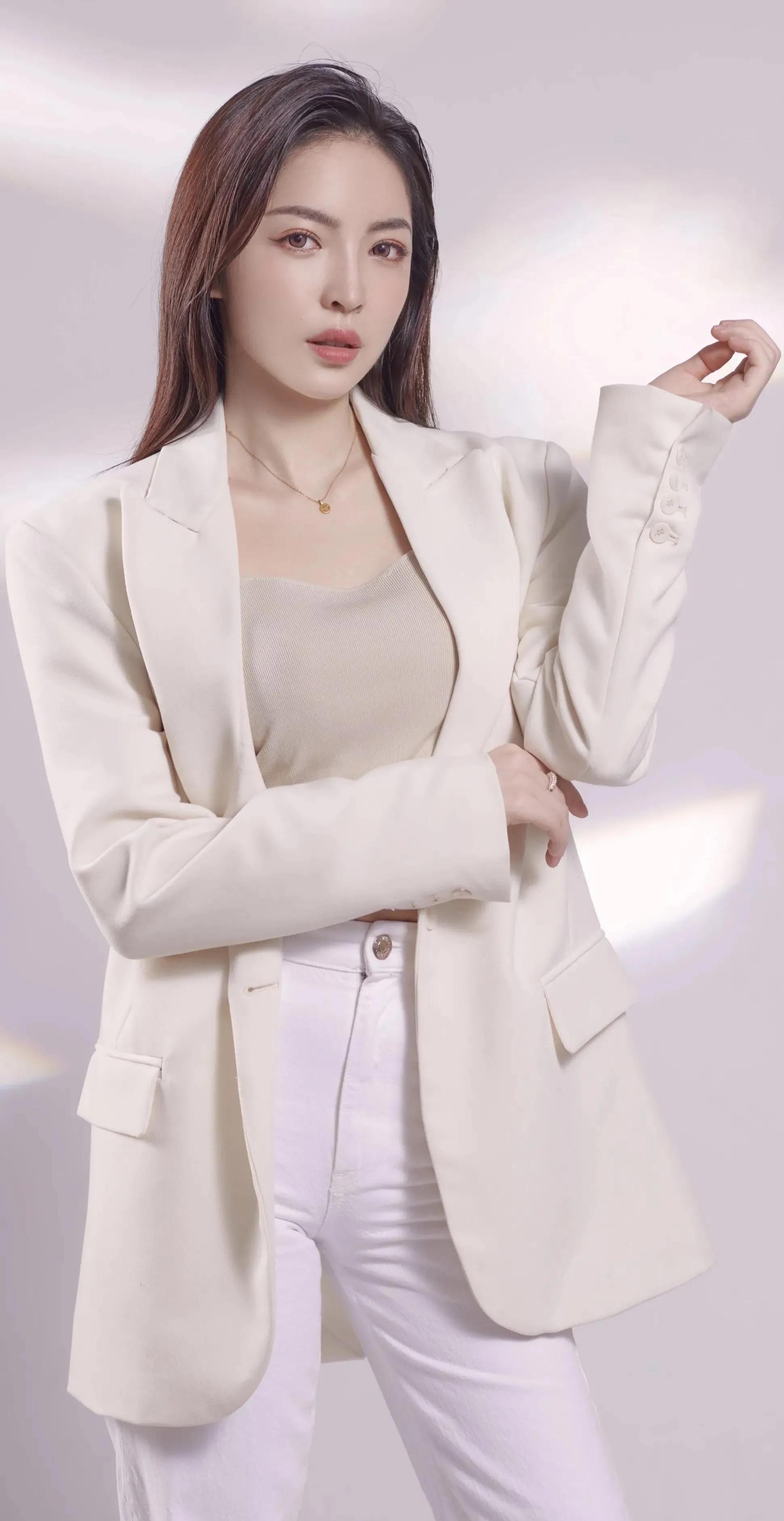 抖音王钟瑶5分37秒视频(王钟瑶穿黑色西裤)