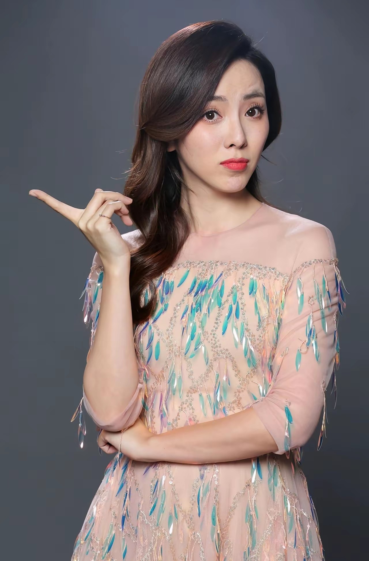 李思思抖音粉丝破千万(李思思粉丝团官方的微博)