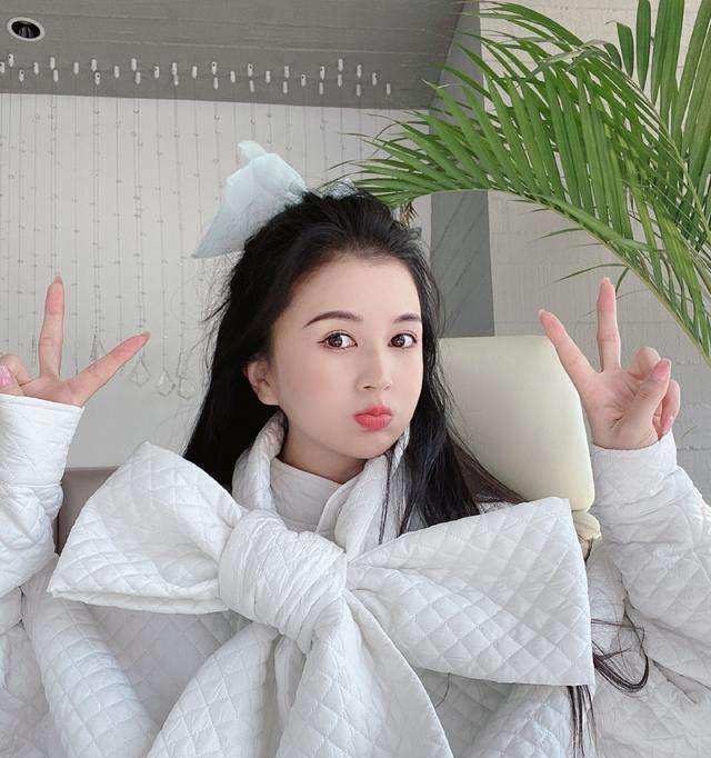小冉网红个人资料,网红小冉家庭背景