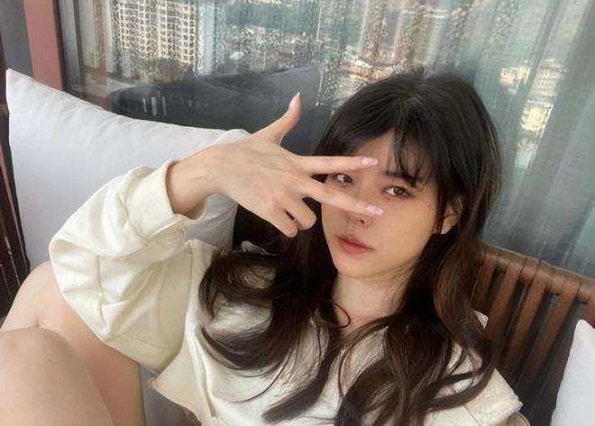 狂刷80万追到美女主播 同居后一个发现让他崩溃,美女主播脱单